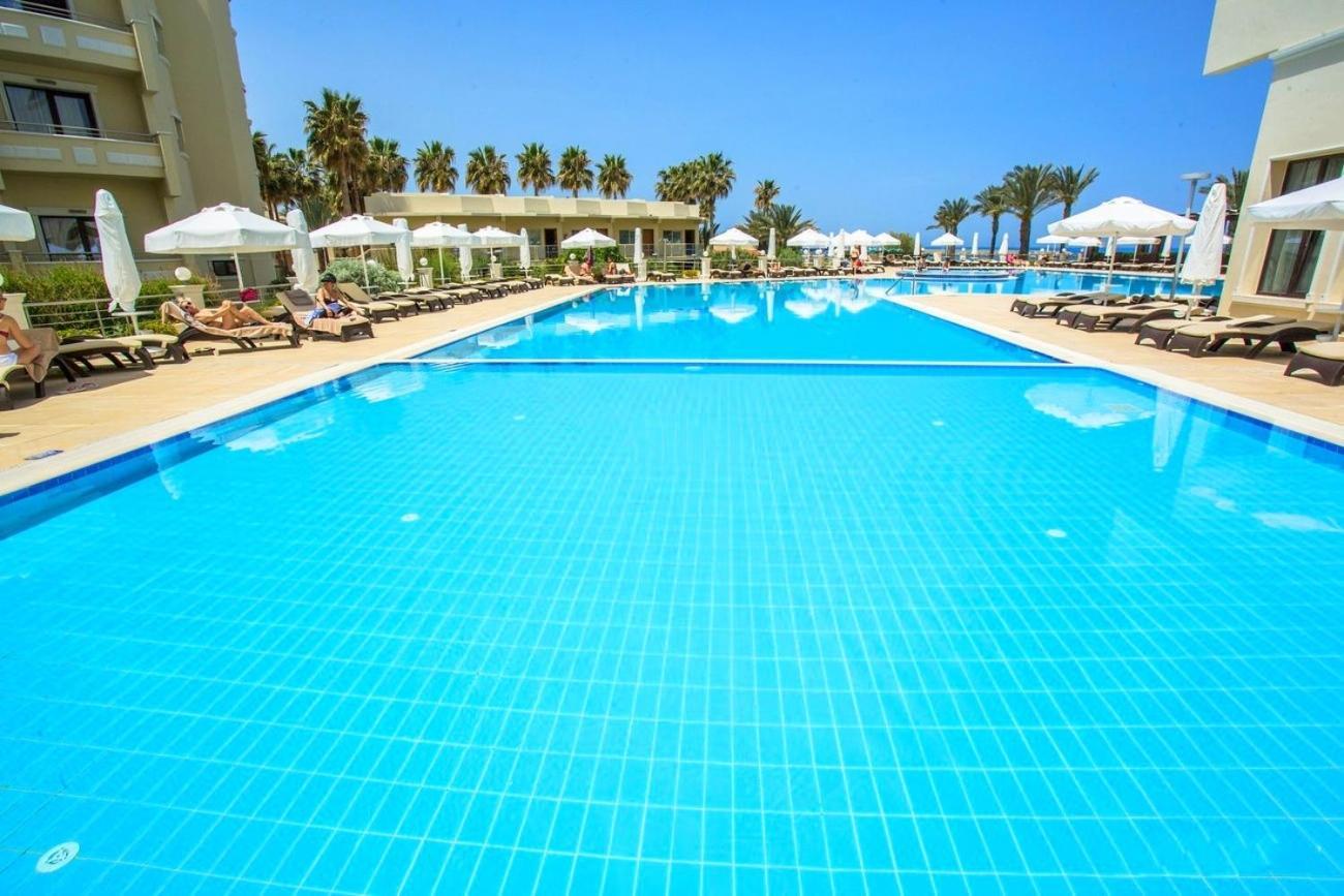 Vuni Palace Premium Kyrenia Hotel & Spa & Casino Beachfront Location ! Agios Nikolaos  Eksteriør billede