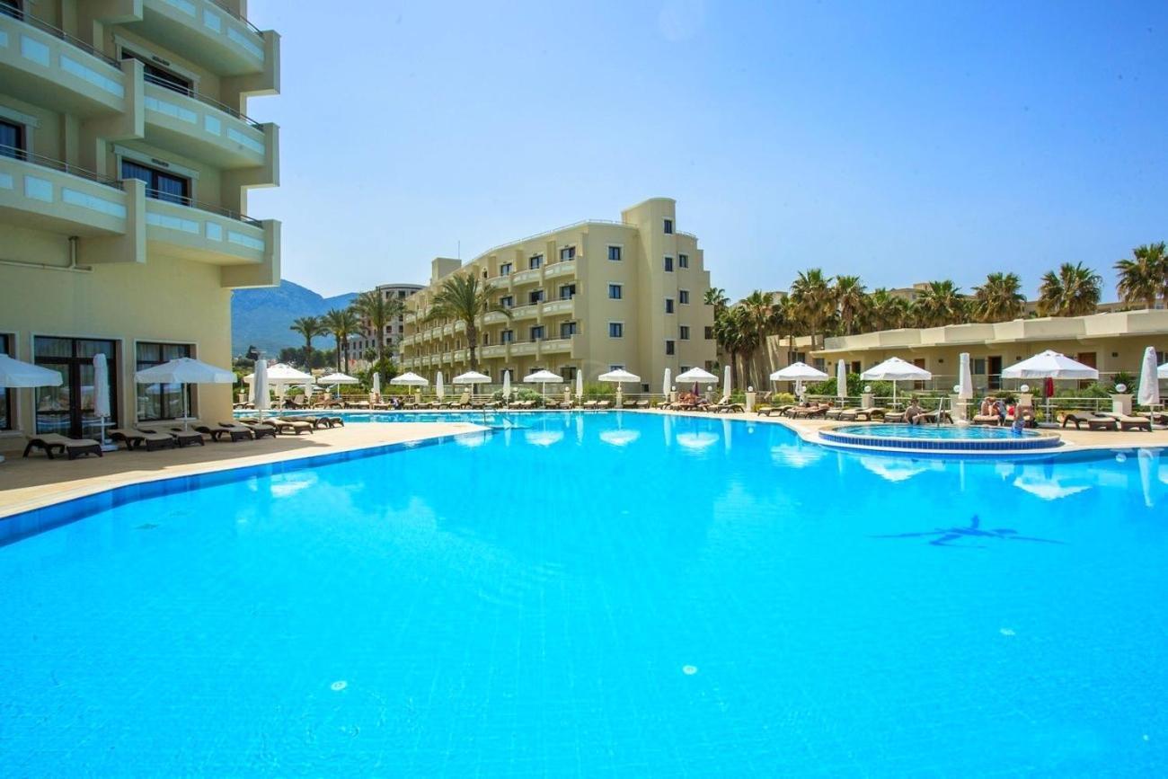 Vuni Palace Premium Kyrenia Hotel & Spa & Casino Beachfront Location ! Agios Nikolaos  Eksteriør billede